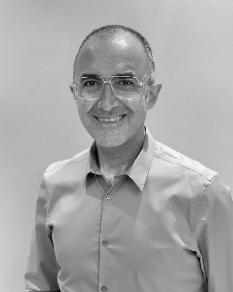Spesialist i endodonti Arash Sanjabi ved Dental Studio